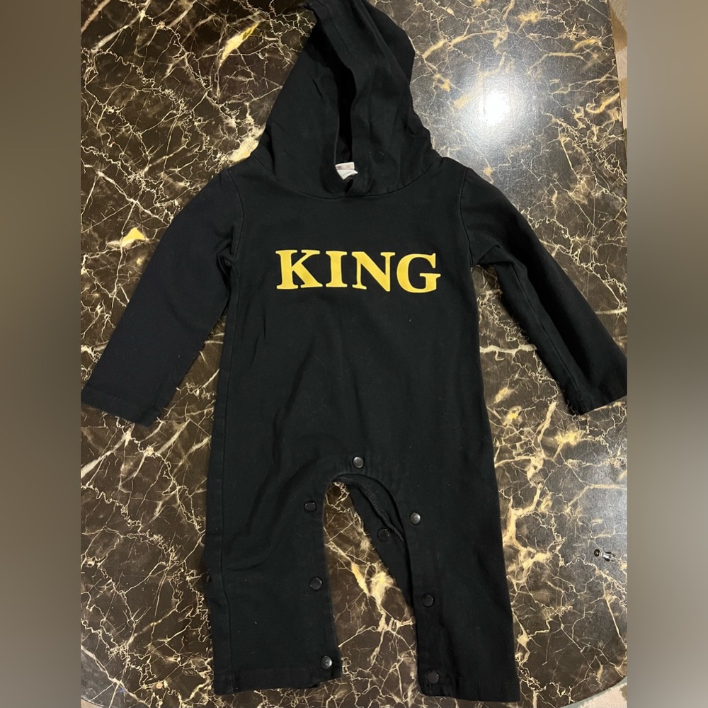 Boys hoodie say  king one piece out fit great condition .